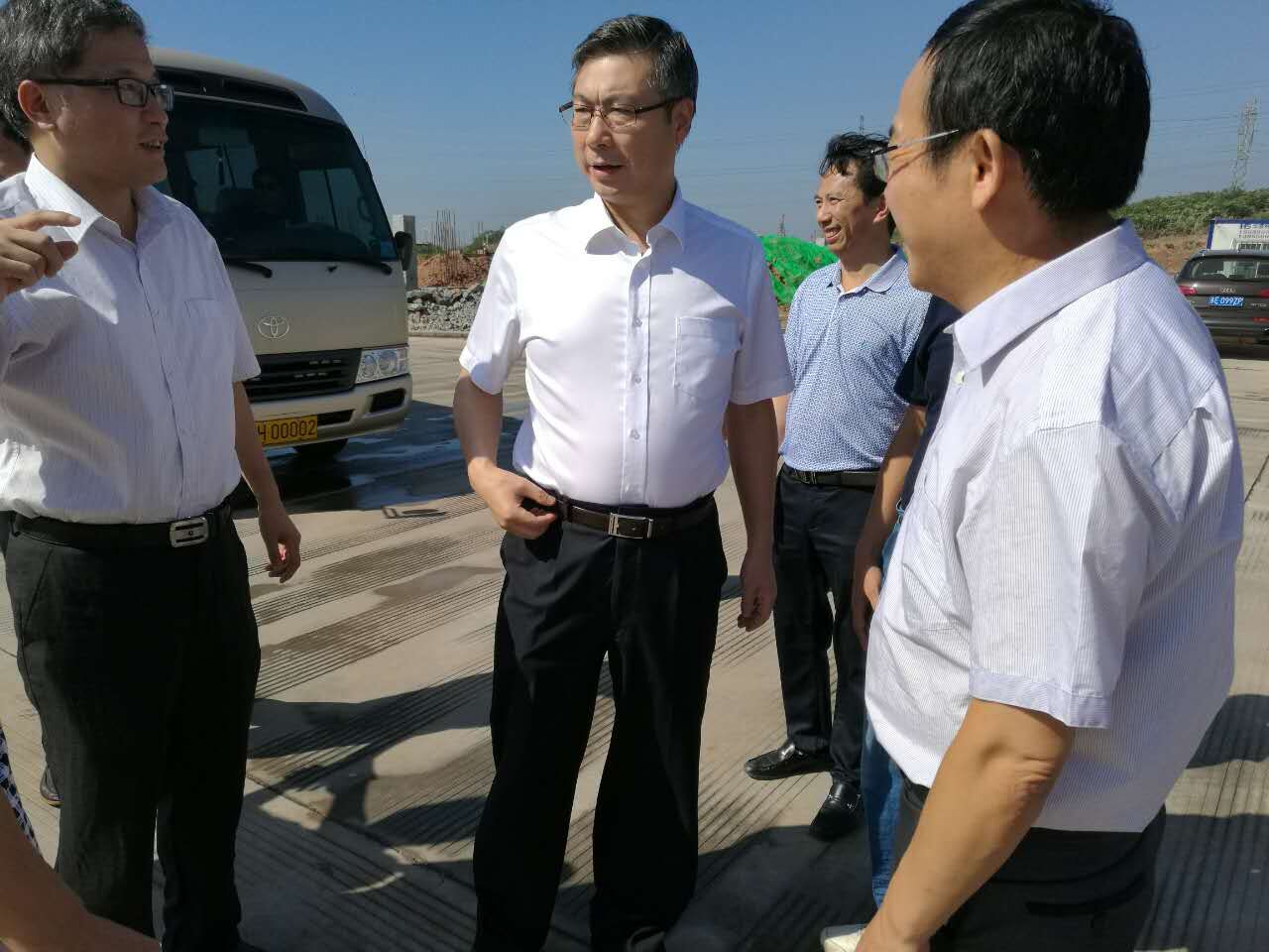 2016年8月12日安庆市市长陈冰冰同志在高新区管委会工作人员陪同下检查天齐建设工作